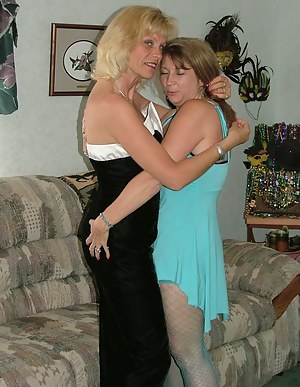 Free Mature Lesbian Porn Pictures